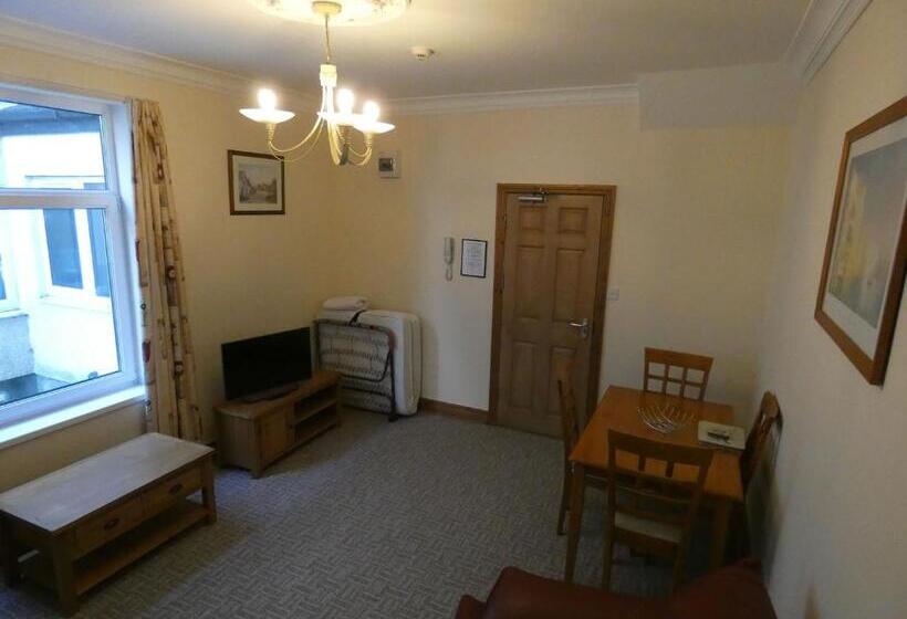 1 Yatak Odalı Zemin Kat Daire, Hurst Dene Apart