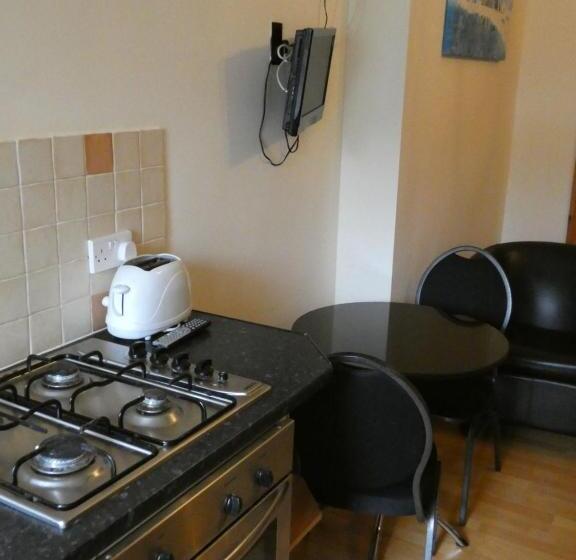 Standart Stüdyo, Hurst Dene Apart