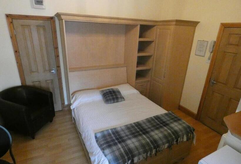Standart Stüdyo, Hurst Dene Apart