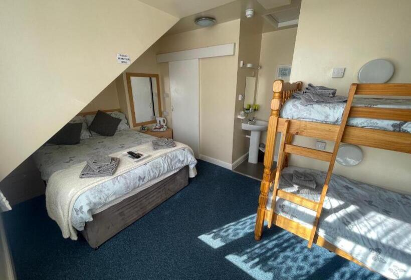 חדר משפחתי, Ivydene Guest House