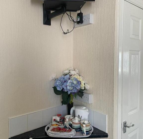 חדר משפחתי בסיסי, Ivydene Guest House