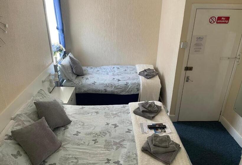 חדר משפחתי בסיסי, Ivydene Guest House