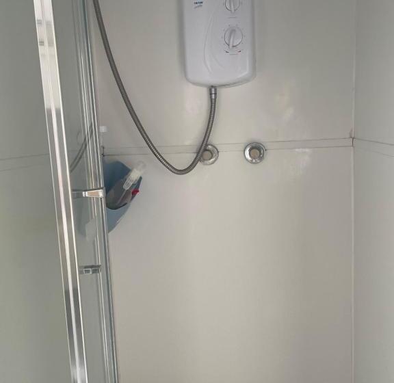 סוויטה משפחתית, Ivydene Guest House