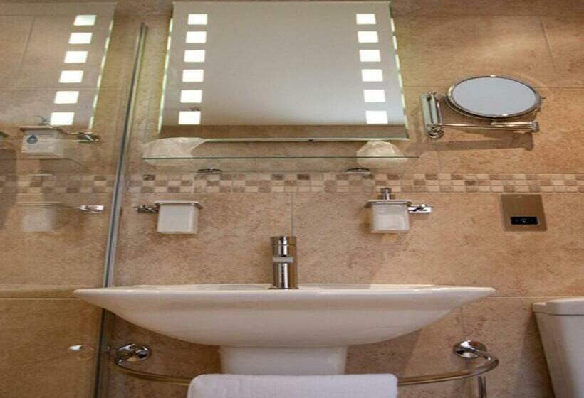 高级大房间, Langtrys