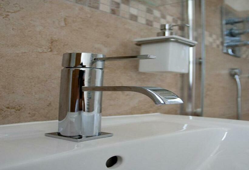 高级大房间, Langtrys