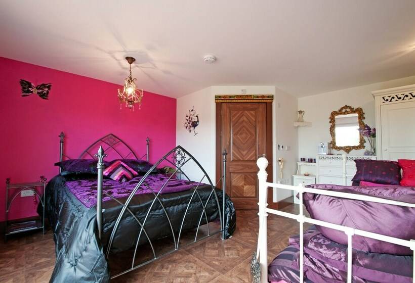 Üç Kişilik Standart Oda, Llamas Pyjamas