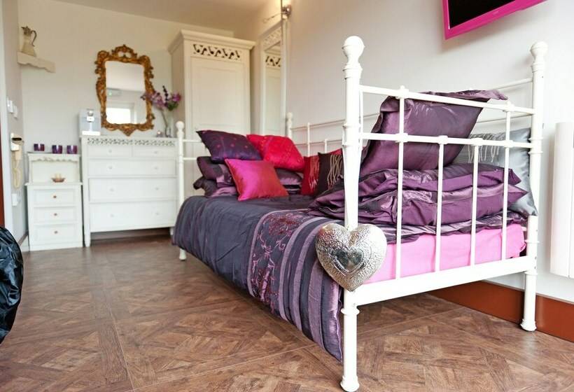 Üç Kişilik Standart Oda, Llamas Pyjamas