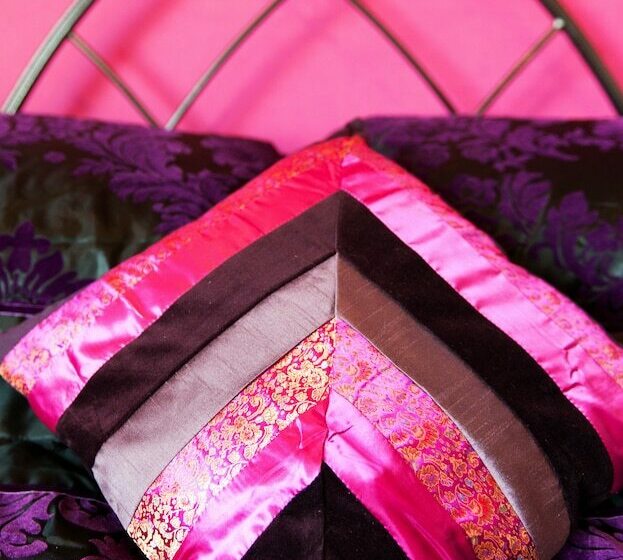 Üç Kişilik Standart Oda, Llamas Pyjamas