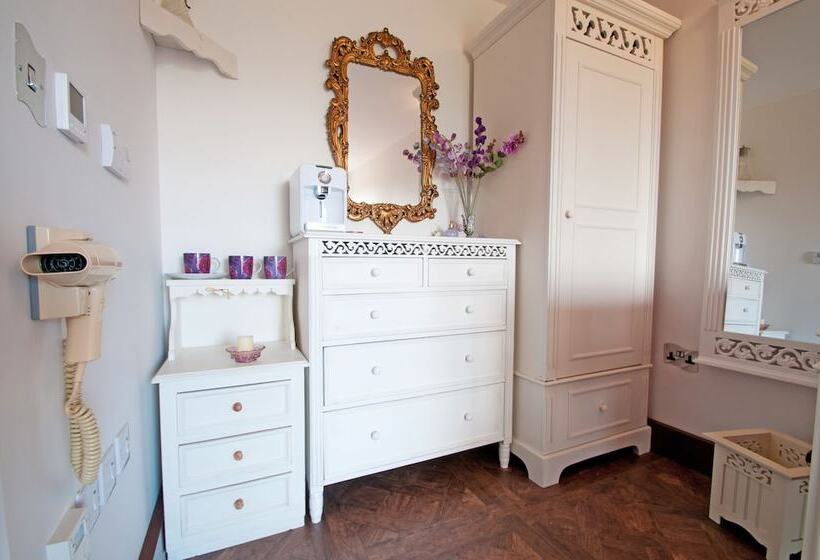 Quarto Triplo Estandar, Llamas Pyjamas