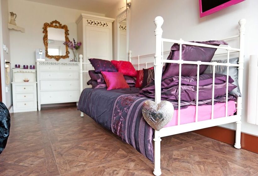 Üç Kişilik Standart Oda, Llamas Pyjamas