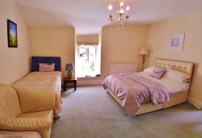 غرفة عائلية, Pen Y Bont