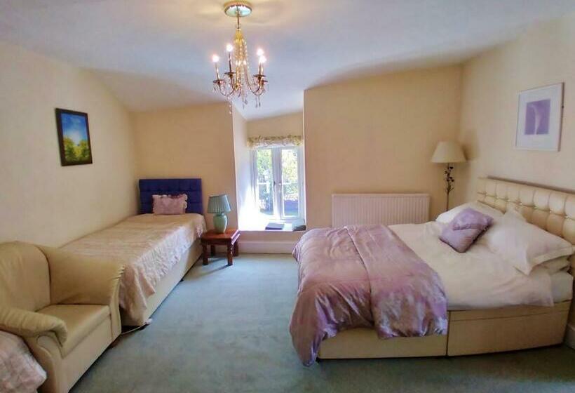 Семейный Номер, Pen Y Bont