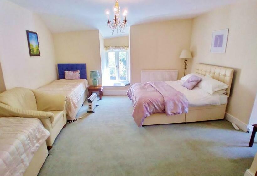 غرفة عائلية, Pen Y Bont