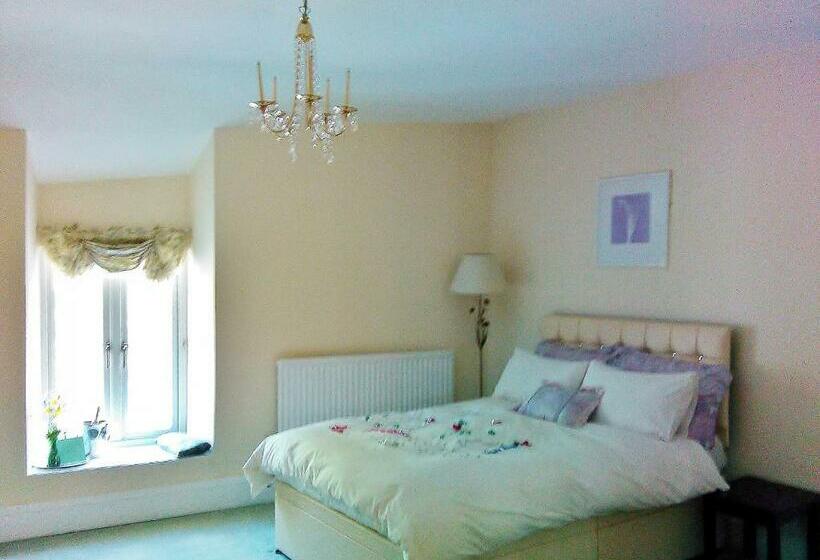 غرفة عائلية, Pen Y Bont