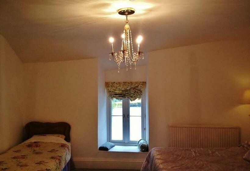 Семейный Номер, Pen Y Bont