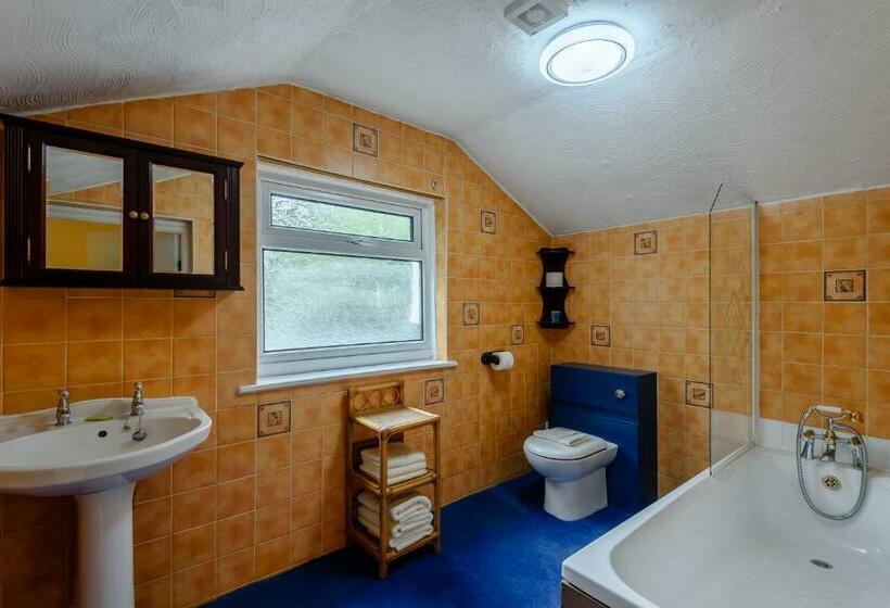 غرفة عائلية, Pen Y Bont