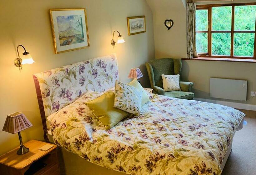 غرفة قياسية, Sayang House