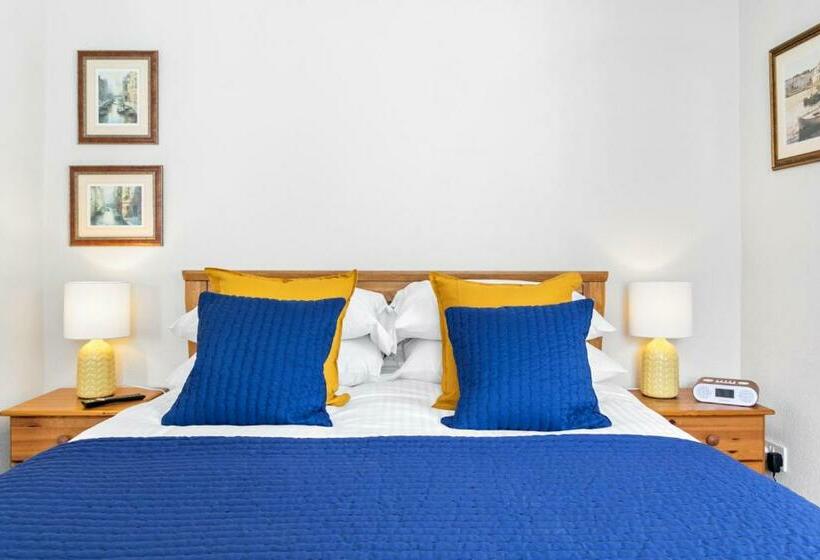 Chambre Supérieure, Stover Lodge