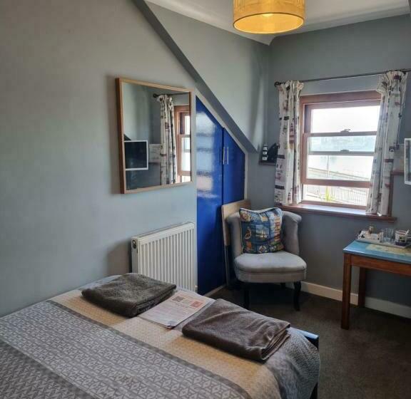 اتاق استاندارد, The Hut Wales A Sea Front Inn