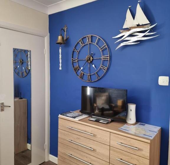 اتاق استاندارد با تخت بزرگ, The Hut Wales A Sea Front Inn