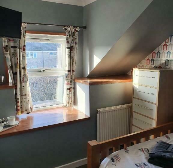 اتاق استاندارد, The Hut Wales A Sea Front Inn