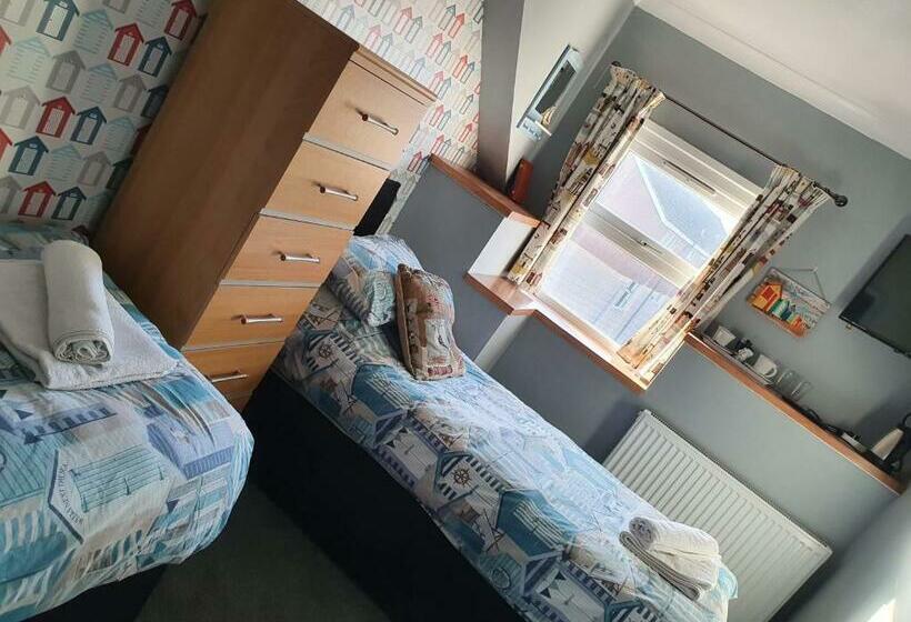 اتاق استاندارد, The Hut Wales A Sea Front Inn