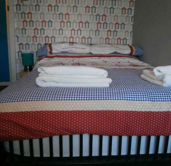 اتاق استاندارد, The Hut Wales A Sea Front Inn