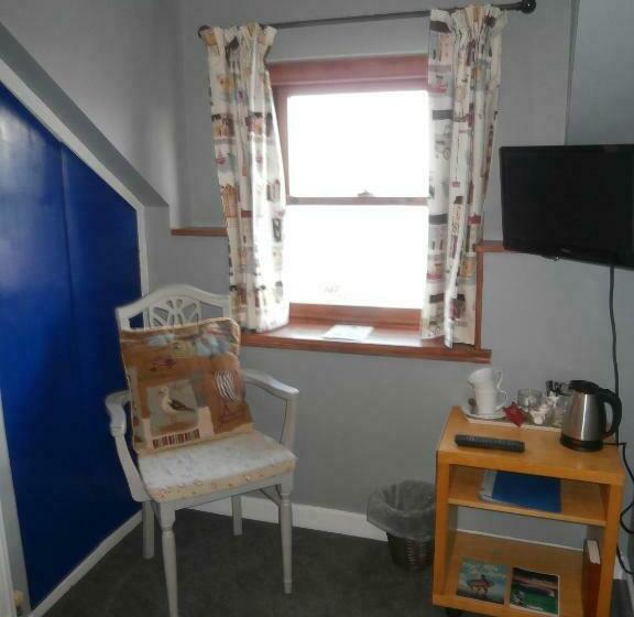 اتاق استاندارد, The Hut Wales A Sea Front Inn