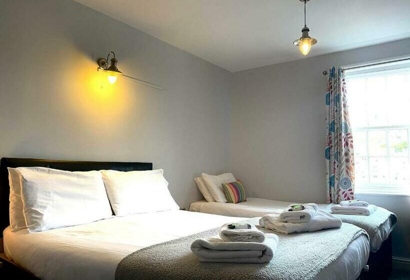 غرفة عائلية مطلّة علي البحر, The Pier Inn