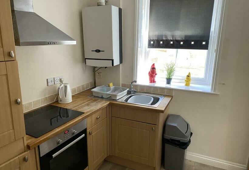 منزل غرفتين نوم, The Pier Inn