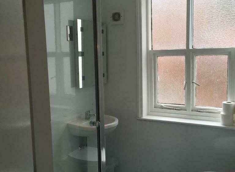 غرفة عائلية مطلّة علي البحر, The Pier Inn