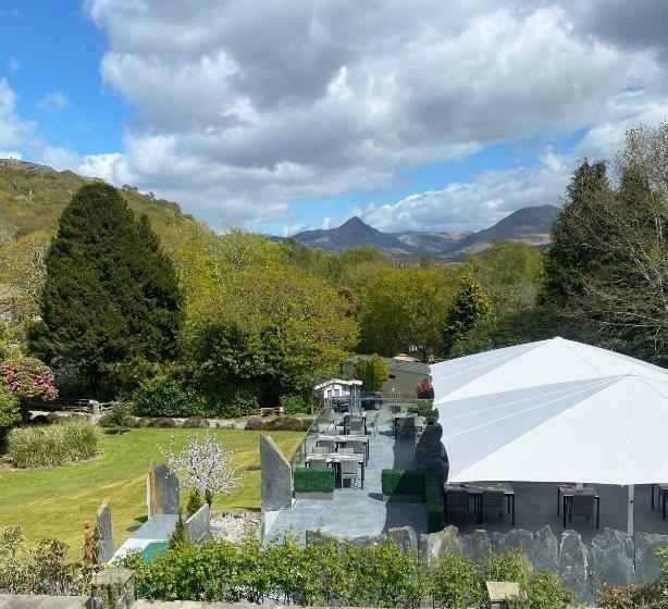 수피리어 룸, Aberdunant Hall