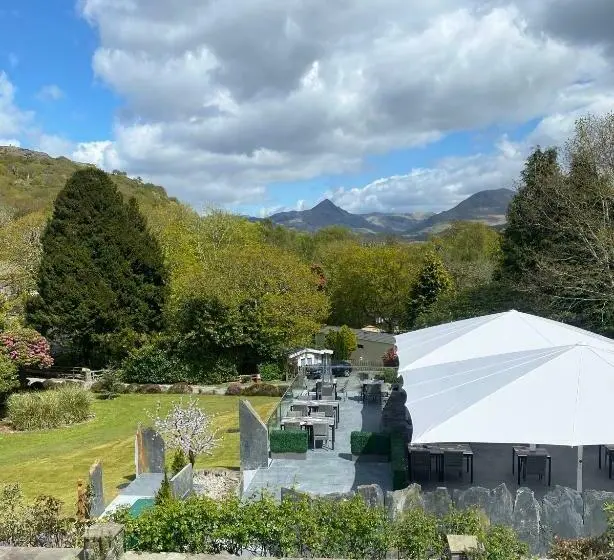 Superior-huone, Aberdunant Hall