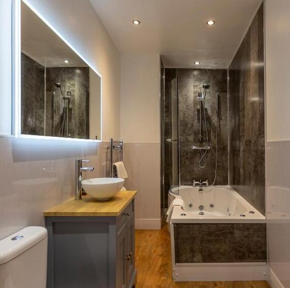 디럭스 자쿠지룸, Aberdunant Hall