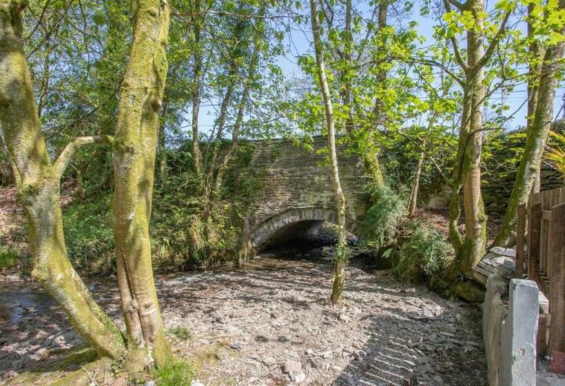 침실 2개 주택, Aberdunant Hall