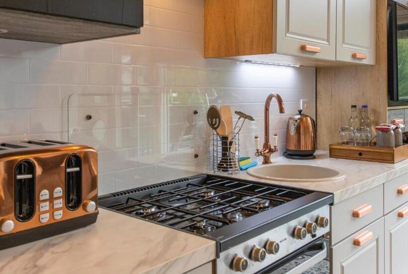 패밀리 스튜디오, Aberdunant Hall