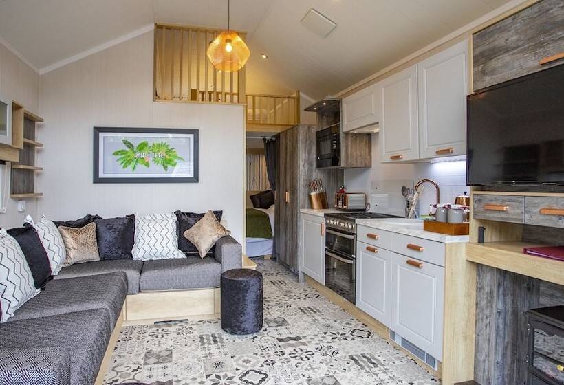 패밀리 스튜디오, Aberdunant Hall