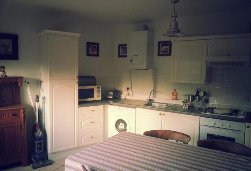 בקתה, Little John