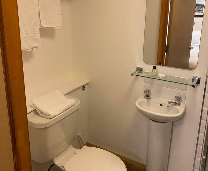 标准单人间, Lower Turks Head