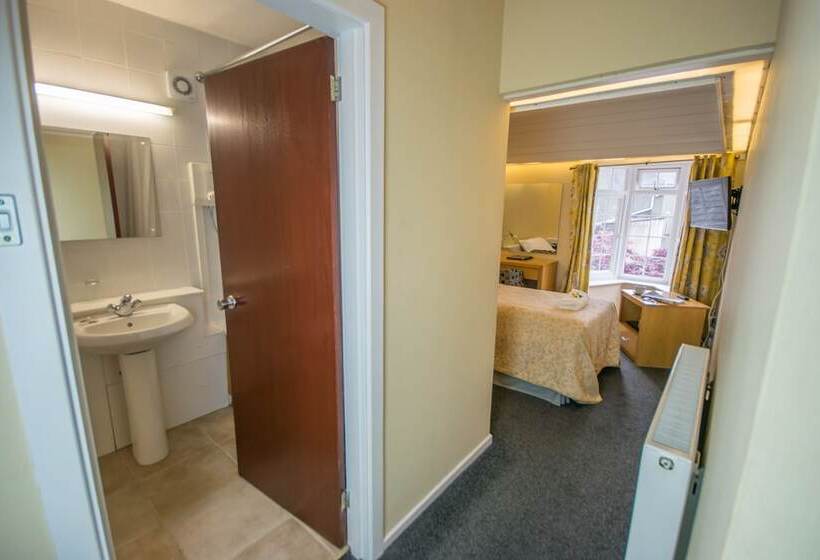 标准单人间, Old Kings Arms