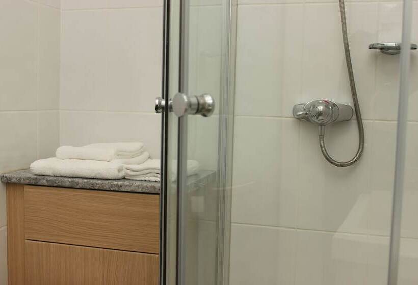 标准间, Old Kings Arms