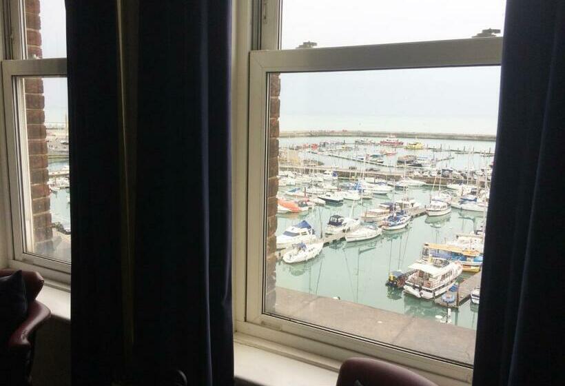 غرفة قياسية مطلّة علي البحر, Royal Temple Yacht Club