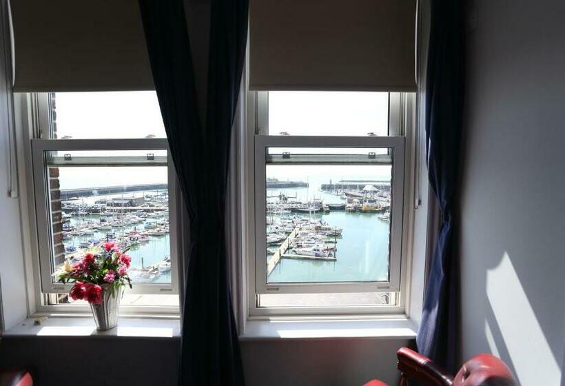 Номер Стандарт Вид на Море, Royal Temple Yacht Club