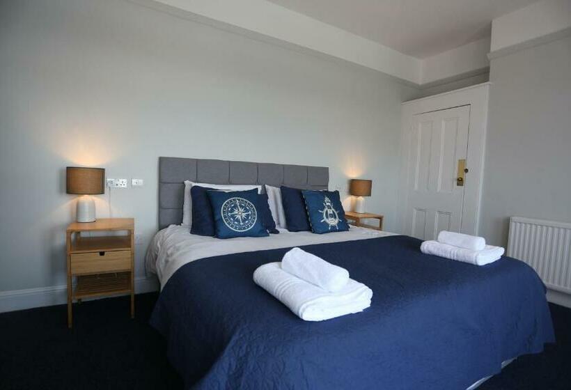 غرفة قياسية مطلّة علي البحر, Royal Temple Yacht Club