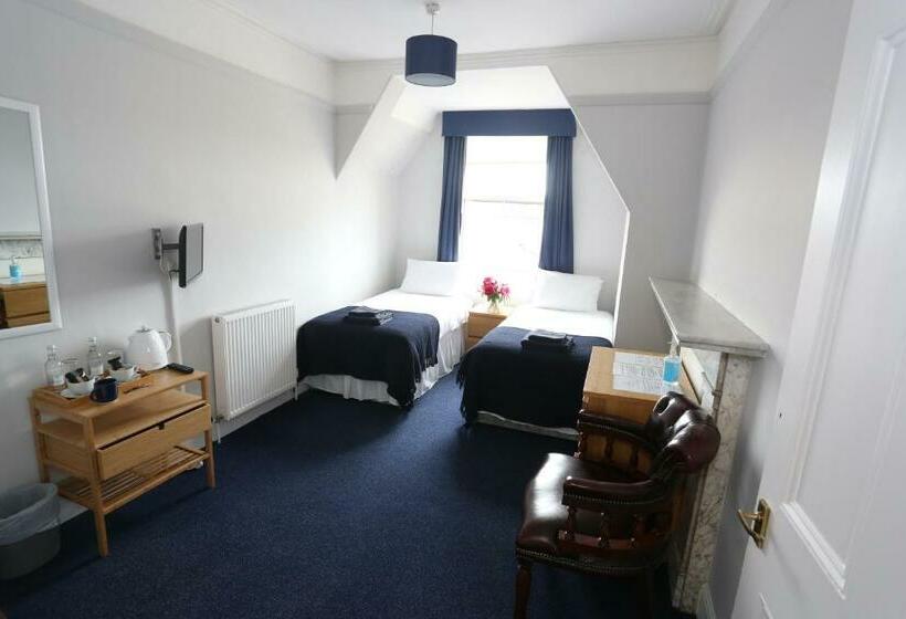 غرفة قياسية, Royal Temple Yacht Club