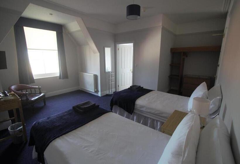 غرفة قياسية, Royal Temple Yacht Club