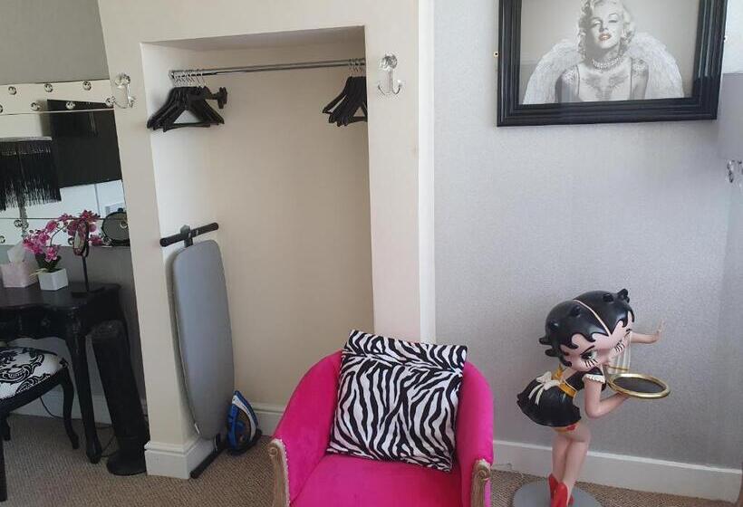 סוויטת סופריור, The Dudley