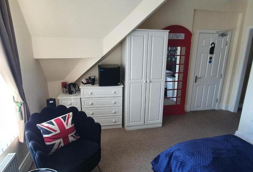 סוויטה משפחתית, The Dudley