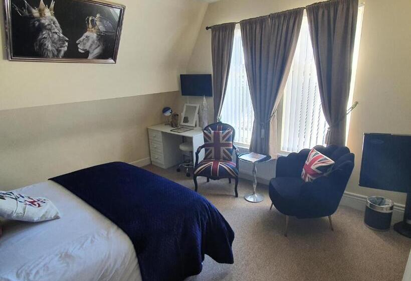 סוויטה משפחתית, The Dudley