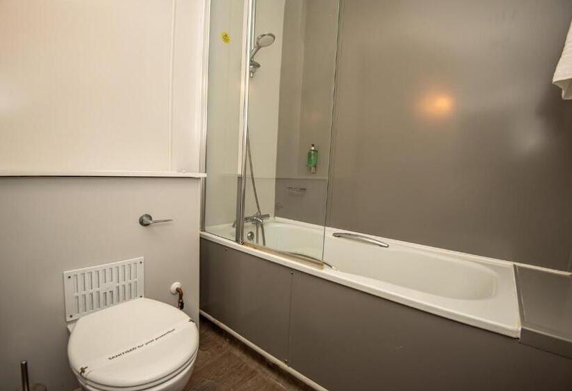 패밀리 스위트, The George Inn